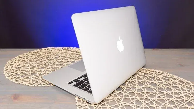 Apple MacBook Air 2015 Intel Core i5 Processor, 4GB RAM, 128GB SSD, 13.3″ HD LED Display