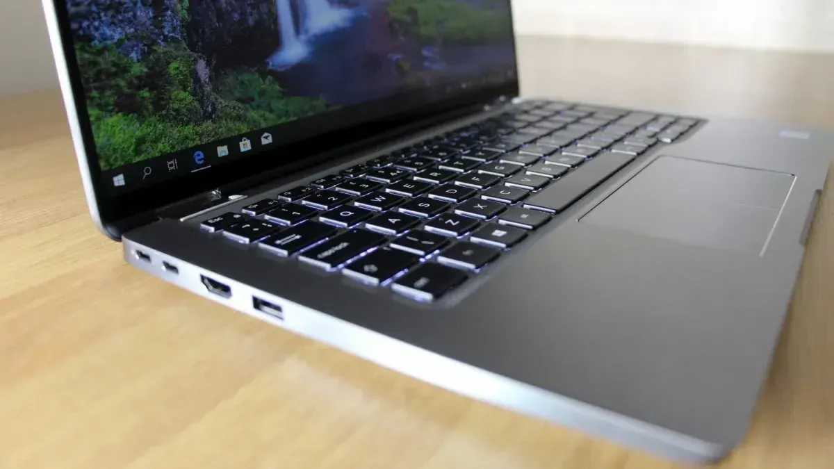 Dell Latitude 7400 2-in-1 Intel Core i7 8th Gen Laptop 14 Inch FHD Display