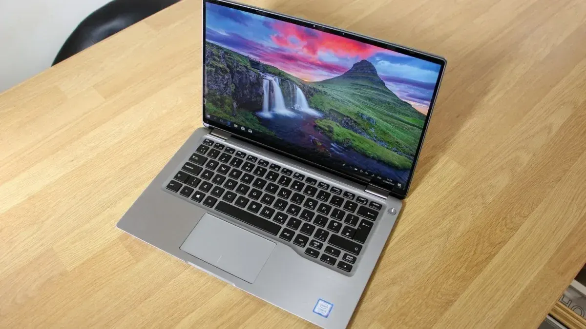 Dell Latitude 7400 2-in-1 Intel Core i7 8th Gen Laptop 14 Inch FHD Display